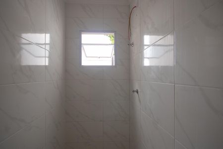 Casa à venda com 100m², 3 quartos e 2 vagas Casa à venda com 100m², 3 quartos e 2 vagasBanheiro da Suite