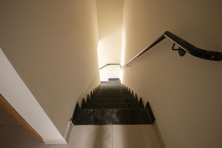 Casa à venda com 100m², 3 quartos e 2 vagas Casa à venda com 100m², 3 quartos e 2 vagasEscada