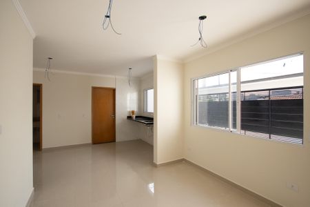 Casa à venda com 100m², 3 quartos e 2 vagas Casa à venda com 100m², 3 quartos e 2 vagasSala e Cozinha