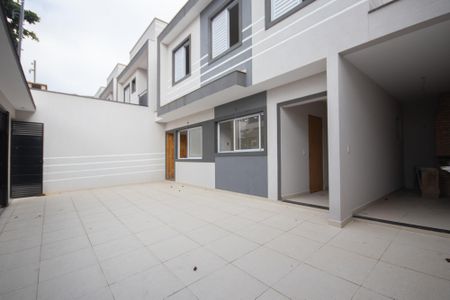 Casa à venda com 100m², 3 quartos e 2 vagas Casa à venda com 100m², 3 quartos e 2 vagasGaragem