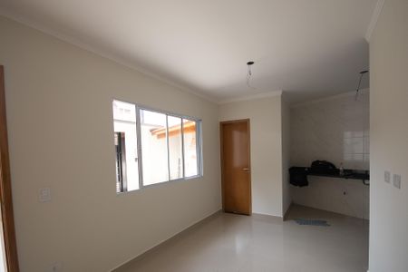 Casa à venda com 100m², 2 quartos e 2 vagasSala