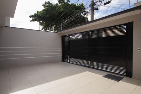 Casa à venda com 100m², 2 quartos e 2 vagasGaragem
