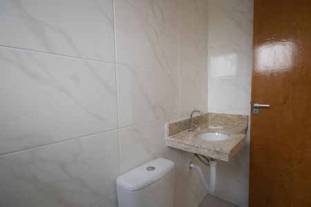 Casa à venda com 100m², 2 quartos e 2 vagasBanheiro da Suíte 2