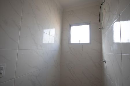 Casa à venda com 100m², 2 quartos e 2 vagasBanheiro da Suíte 2