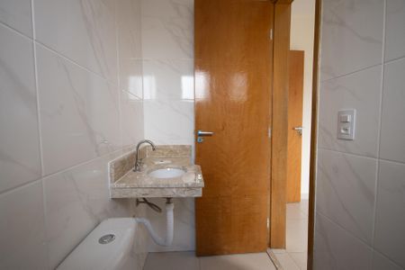 Casa à venda com 100m², 2 quartos e 2 vagasBanheiro da Suíte 2