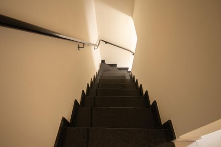 Casa à venda com 100m², 2 quartos e 2 vagasEscada da Sala