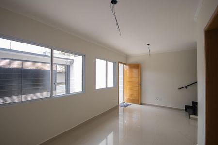 Casa à venda com 100m², 2 quartos e 2 vagasSala