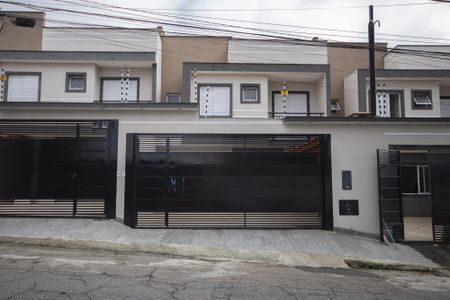Casa à venda com 100m², 2 quartos e 2 vagasFachada
