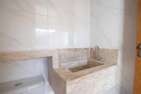 Casa à venda com 100m², 2 quartos e 2 vagasLavabo