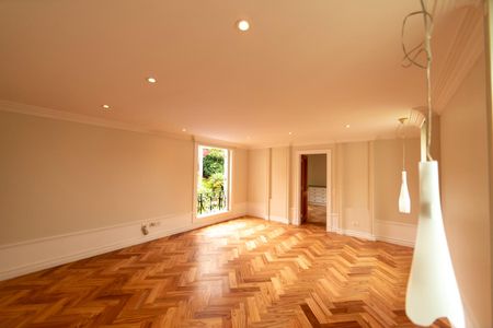 Casa de condomínio à venda com 880m², 7 quartos e 8 vagas Casa de condomínio à venda com 880m², 7 quartos e 8 vagasQuarto 1