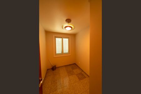 Casa de condomínio à venda com 880m², 7 quartos e 8 vagas Casa de condomínio à venda com 880m², 7 quartos e 8 vagasQuarto de Serviço