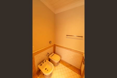 Casa de condomínio à venda com 880m², 7 quartos e 8 vagas Casa de condomínio à venda com 880m², 7 quartos e 8 vagasBanheiro da Suíte 5