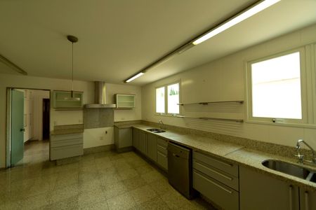 Casa de condomínio à venda com 880m², 7 quartos e 8 vagas Casa de condomínio à venda com 880m², 7 quartos e 8 vagasCozinha