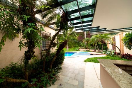 Casa de condomínio à venda com 880m², 7 quartos e 8 vagas Casa de condomínio à venda com 880m², 7 quartos e 8 vagasQuintal