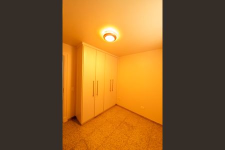 Casa de condomínio à venda com 880m², 7 quartos e 8 vagas Casa de condomínio à venda com 880m², 7 quartos e 8 vagasQuarto de Serviço