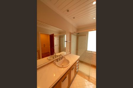 Casa de condomínio à venda com 880m², 7 quartos e 8 vagas Casa de condomínio à venda com 880m², 7 quartos e 8 vagasBanheiro da Suíte 5