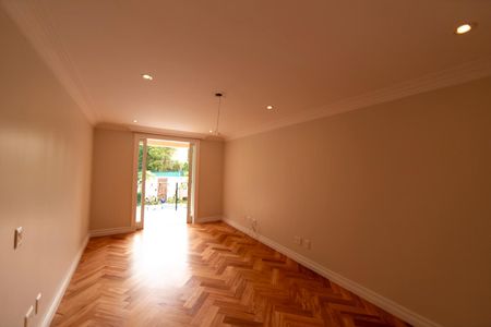 Casa de condomínio à venda com 880m², 7 quartos e 8 vagas Casa de condomínio à venda com 880m², 7 quartos e 8 vagasSuíte 5