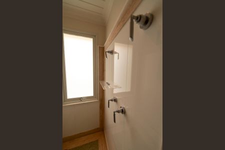 Casa de condomínio à venda com 880m², 7 quartos e 8 vagas Casa de condomínio à venda com 880m², 7 quartos e 8 vagasBanheiro da Suíte 1