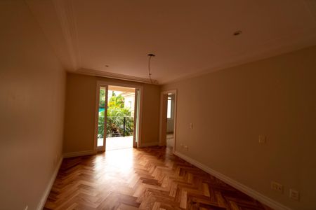 Casa de condomínio à venda com 880m², 7 quartos e 8 vagas Casa de condomínio à venda com 880m², 7 quartos e 8 vagasSuíte 3