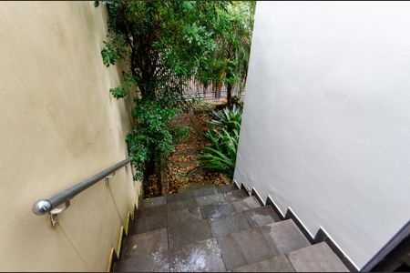 Casa para alugar com 240m², 3 quartos e 5 vagasEscada Externa