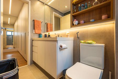 Apartamento à venda com 71m², 1 quarto e 1 vaga Apartamento à venda com 71m², 1 quarto e 1 vagaBanheiro da Suíte