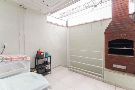 Casa à venda com 115m², 3 quartos e 1 vagaÁrea de Serviço - Churrasqueira