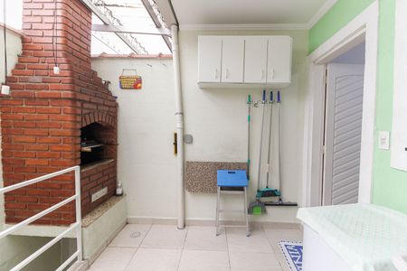 Casa à venda com 115m², 3 quartos e 1 vagaÁrea de Serviço - Churrasqueira