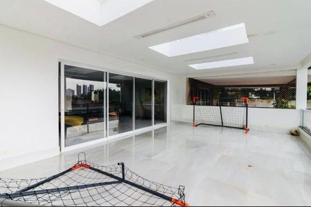 Casa à venda com 432m², 5 quartos e 5 vagasFoto 01