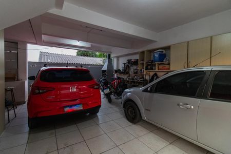 Casa à venda com 198m², 3 quartos e 4 vagas Casa à venda com 198m², 3 quartos e 4 vagasGaragem