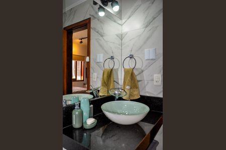 Casa de condomínio à venda com 219m², 4 quartos e 2 vagasBanheiro da Suíte 2