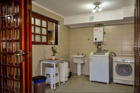 Casa de condomínio à venda com 219m², 4 quartos e 2 vagasÁrea de Serviço