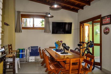 Casa de condomínio à venda com 219m², 4 quartos e 2 vagasEdícula