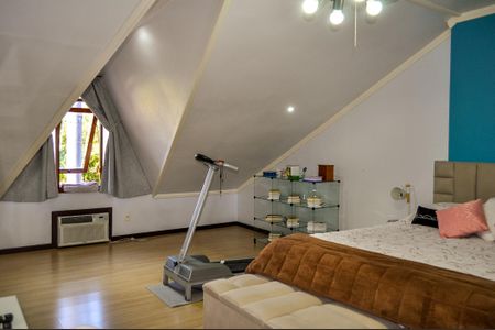 Casa de condomínio à venda com 219m², 4 quartos e 2 vagasSuíte 1