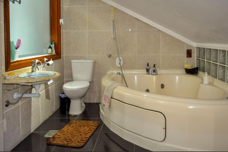 Casa de condomínio à venda com 219m², 4 quartos e 2 vagasBanheiro da Suíte 1