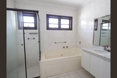 Casa à venda com 286m², 4 quartos e 3 vagasBanheiro da Suíte 2