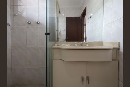 Casa à venda com 286m², 4 quartos e 3 vagasBanheiro da Suíte 1