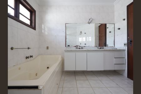 Casa à venda com 286m², 4 quartos e 3 vagasBanheiro da Suíte 2