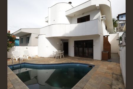 Casa à venda com 286m², 4 quartos e 3 vagasÁrea comum