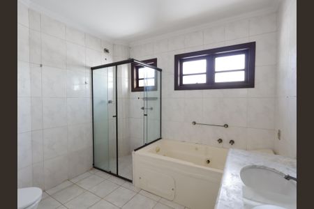 Casa à venda com 286m², 4 quartos e 3 vagasBanheiro da Suíte 2