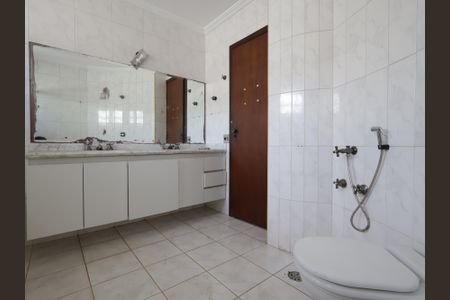 Casa à venda com 286m², 4 quartos e 3 vagasBanheiro da Suíte 2