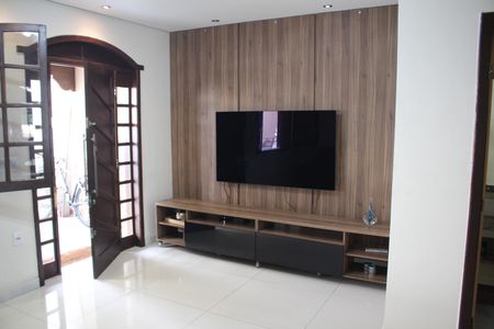 Casa à venda com 315m², 3 quartos e 3 vagasSala