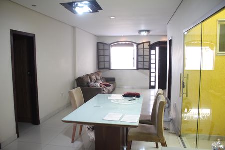 Casa à venda com 315m², 3 quartos e 3 vagasSala