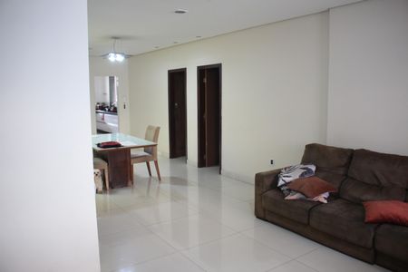 Casa à venda com 315m², 3 quartos e 3 vagasSala