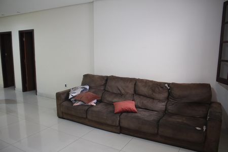 Casa à venda com 315m², 3 quartos e 3 vagasSala