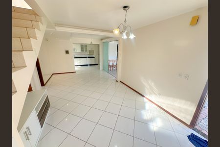 Casa para alugar com 200m², 3 quartos e 2 vagasSala