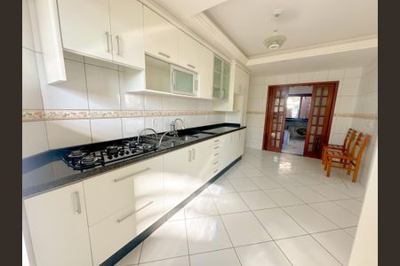 Casa para alugar com 200m², 3 quartos e 2 vagasCozinha