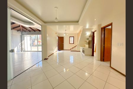 Casa para alugar com 200m², 3 quartos e 2 vagasSala