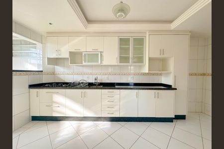Casa para alugar com 200m², 3 quartos e 2 vagasCozinha