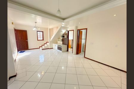 Casa para alugar com 200m², 3 quartos e 2 vagasSala