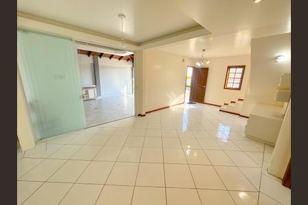 Casa para alugar com 200m², 3 quartos e 2 vagasSala